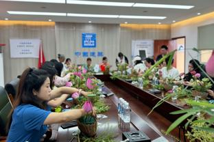 本场裁判团队来自韩国，主裁判为高亨进，边裁金坰玟为女裁判